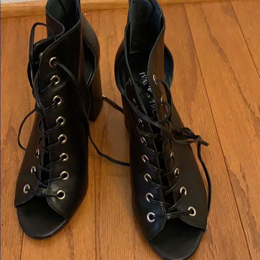 Ivanka Trump shoes -mint condition